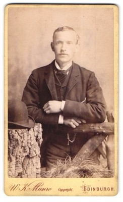Fotografie W. K. Munro, Edinburgh, North Pitt Street, Bürgerlicher mit Fliege i 