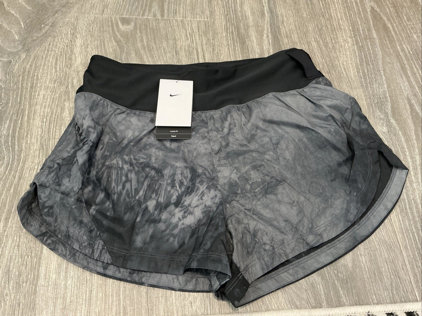 Nike Trail Shorts Repel Running Gray Black Loose Fit FN2647-010 Women’s Medium