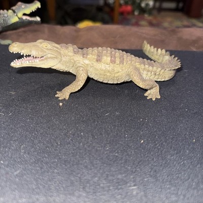 Safari Limited Crocodile Figurine 1996, 6 Inches