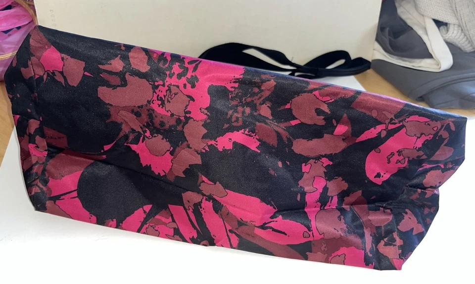 HENRI BENDEL Nylon EDICIÓN LIMITADA CAMUFLAJE FLORAL BOLSO NEGRO/Fucsia XL Foto 3 de 4