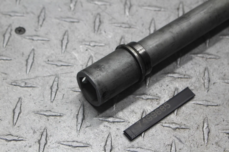 PARAFUSO PIVÔ EIXO ARO RODA DIANTEIRA HONDA CBR1000RR 2009 - Imagem 2 de 4