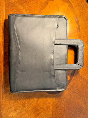 Retractable Handles Executive Impressions Leather Portfolio Zippered Binder NEW