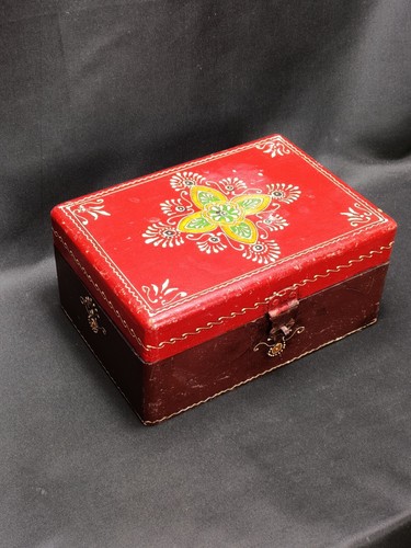 Vintage Handmade & Hand-Painted Wooden Box - Folk Art Possibly Indian Chest Red - Picture 2 of 19