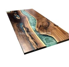 Tavolo da pranzo in resina epossidica verde divano centro legno noce arredo arte moderna