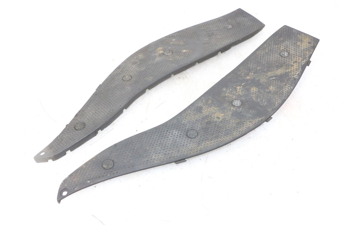 TAPA REPOSAPIES GOMMA - GILERA NEXUS 300 (2008 - 2013)