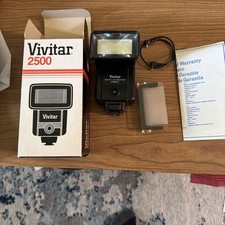Vivitar Zoom Thyristor 2500 Electronic Flash Shoe Mount with Owner  s Manual