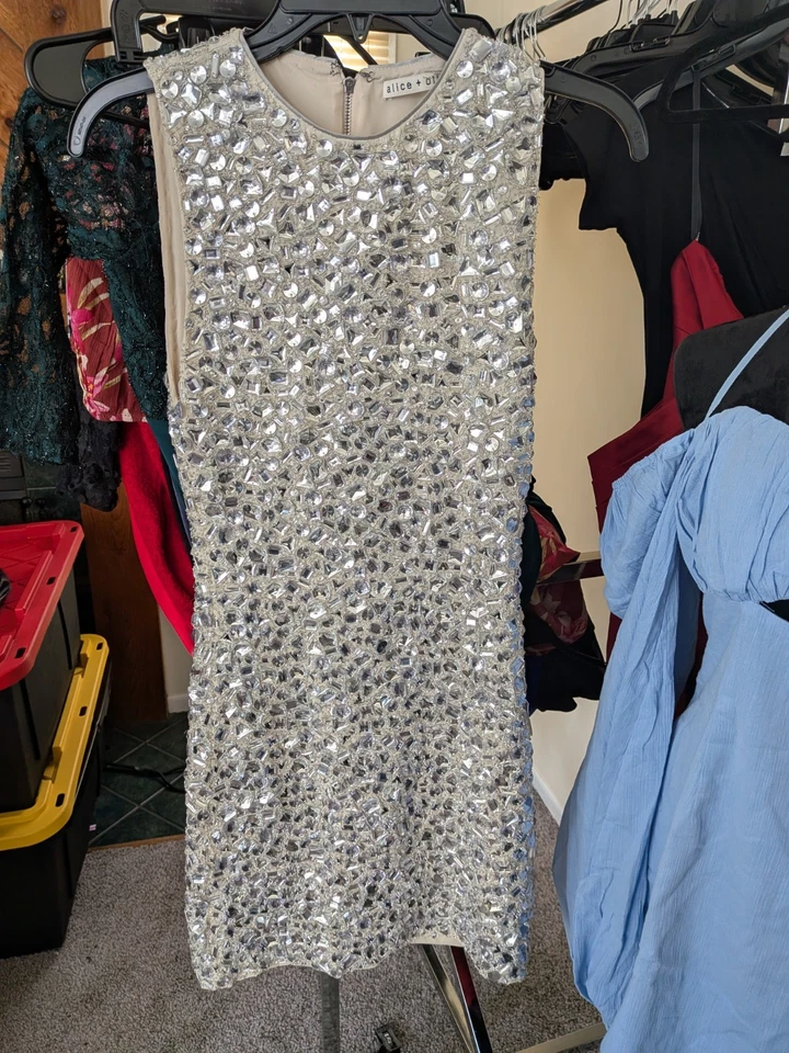 MINIVESTIDO Alice + Olivia WYNELL ADORNADO CON CRISTAL talla 0 $995MSRP Foto 3 de 4