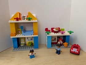 LEGO Duplo  10835 Duplo, Town:  Family House  2017 Complete 