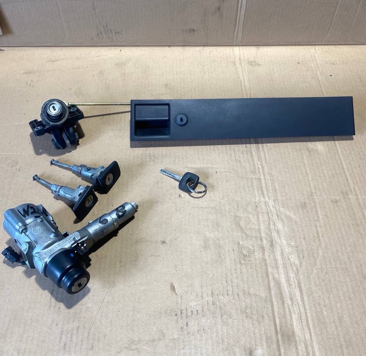 Mercedes-Benz W201 190E Sedan FULL Key Set For Ignition Door Trunk & Glovebox