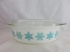 Vintage Pyrex Oval Casserole Dish w/Lid 045 White w/Turquoise Snowflake 2 1/2 Qt