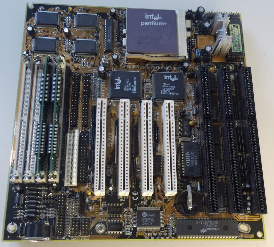 Scheda madre Zida Tomato 5DVX Socket 7 AT con CPU P133MHz, 16 MB - Immagine 2 di 4