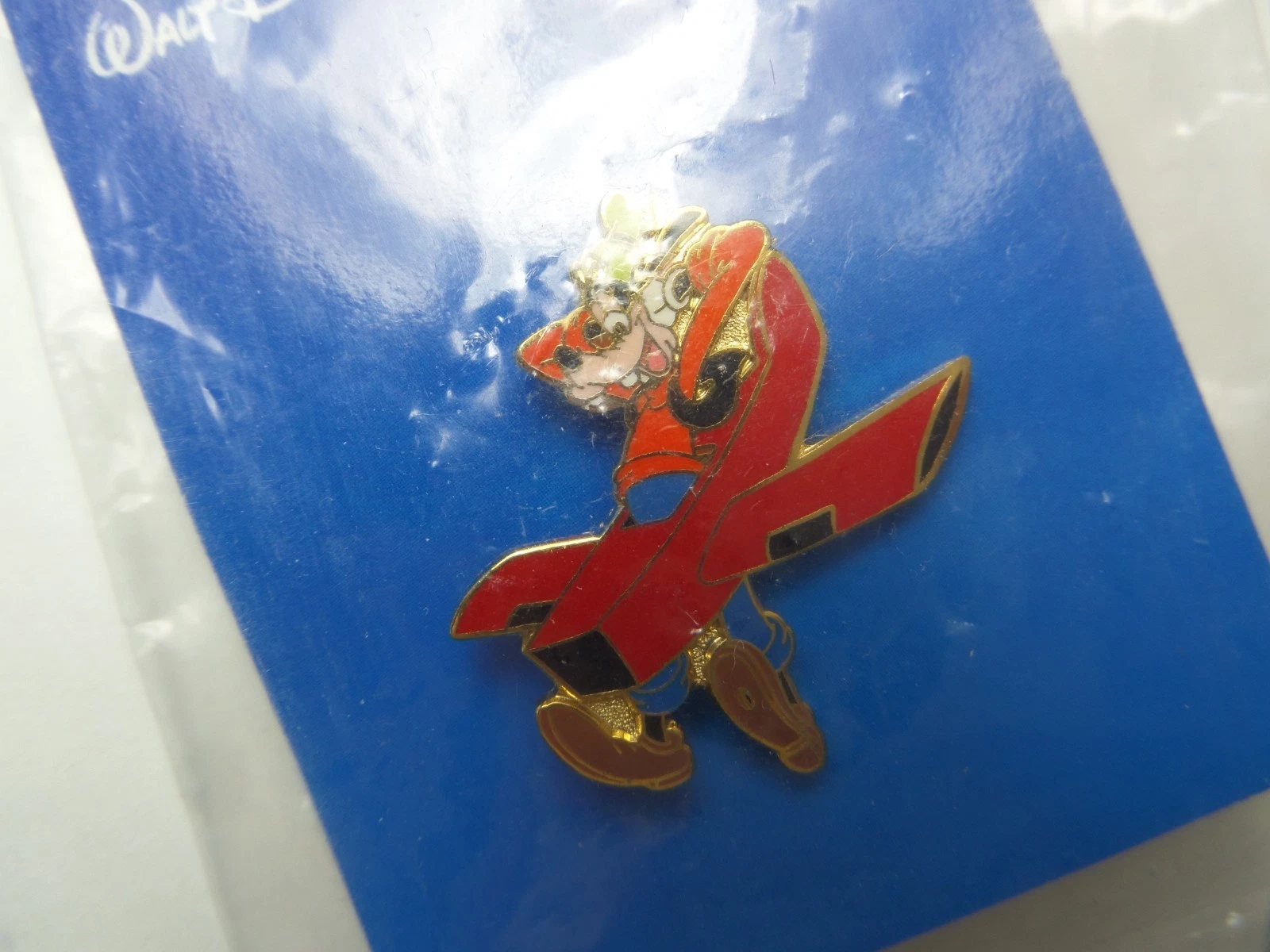 DISNEY PIN BINTT GOOFY ENJOYS A PLANE RIDE