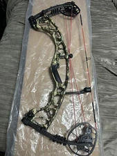 Hoyt Torrex XT Signature Series Compound Bow! Cameron Hanes Edition! RH / 70 Lbs