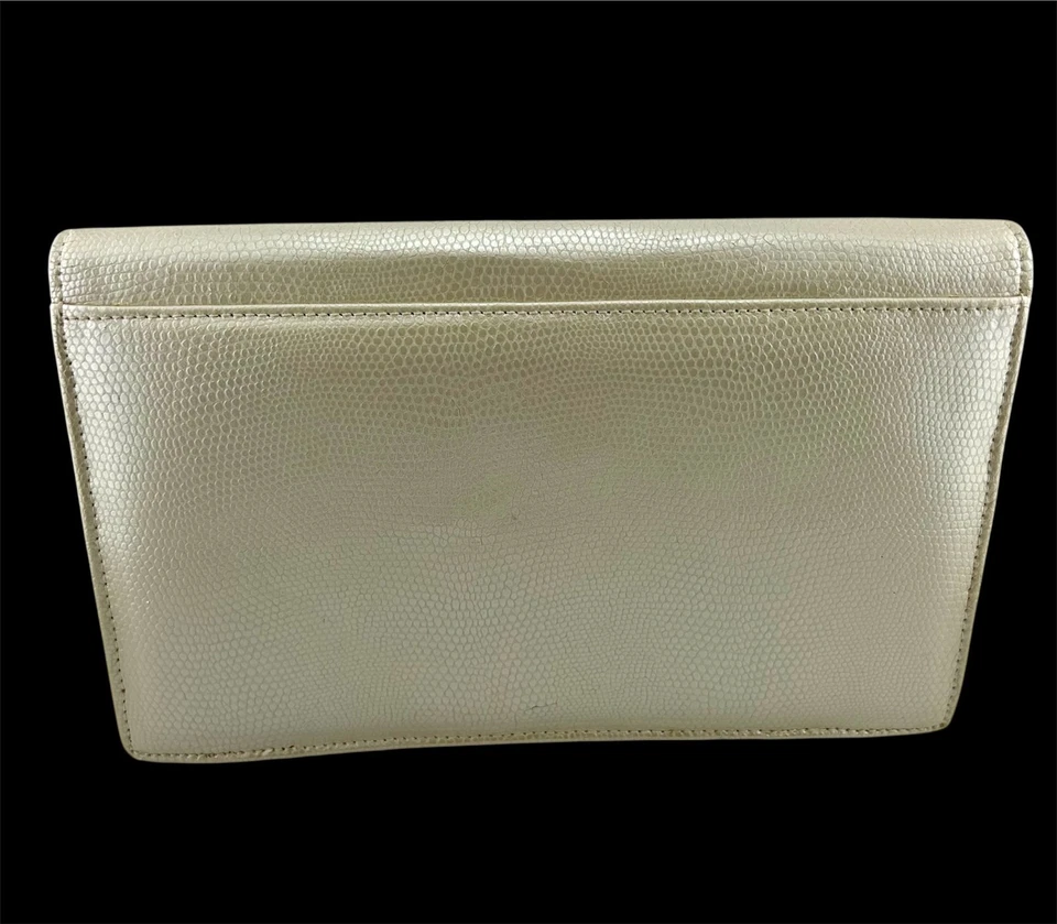 Винтажная вечерняя сумка из искусственной кожи цвета слоновой кости с украшенными драгоценными камнями акцентами и золотой цепочкой - Изображение 3 из 4