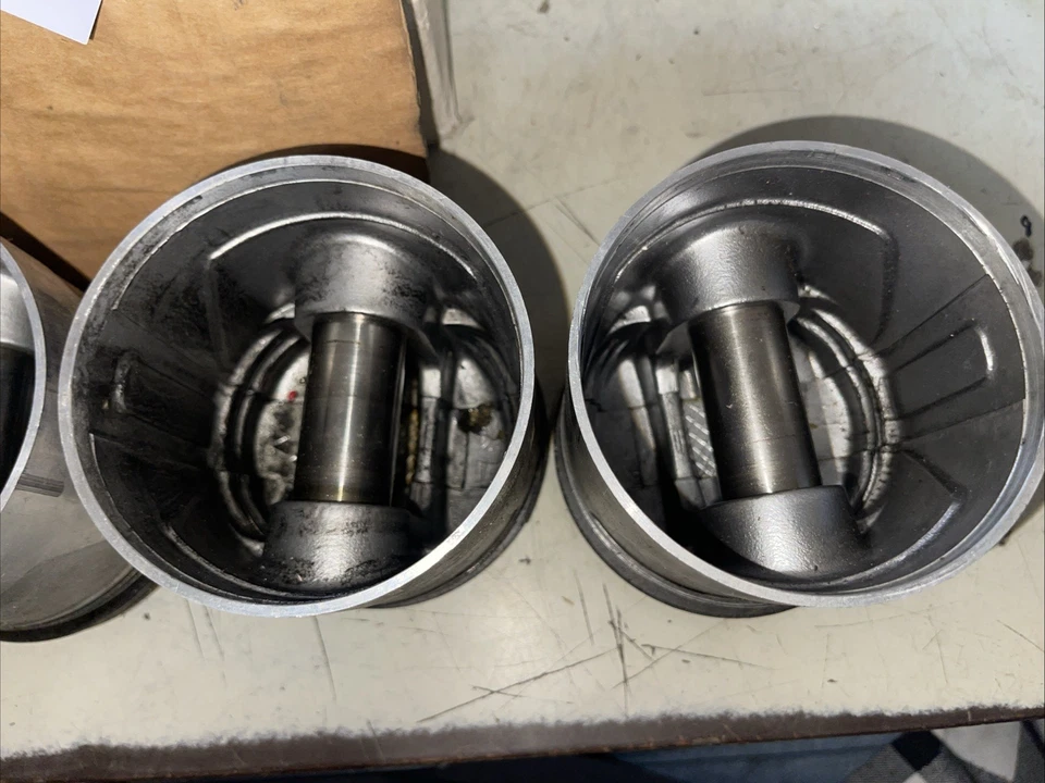 Juego de 4 pistones Ford Modelo A 1928-193 usados Foto 3 de 4