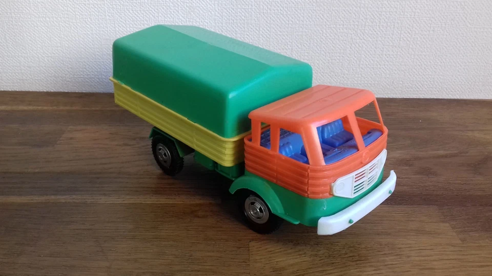 Jouet de bazar en plastique camion Pegaso genre Jean Hoefler - Photo 2/4