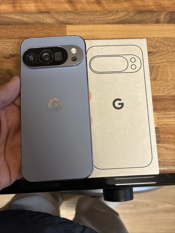 Google Pixel 10 128GB Unlocked Frost, photo 1 of 5