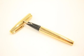 Vintage Sheaffer Imperial Fountain Pen Writing 14ct Gold Nib Gold Plate Casing