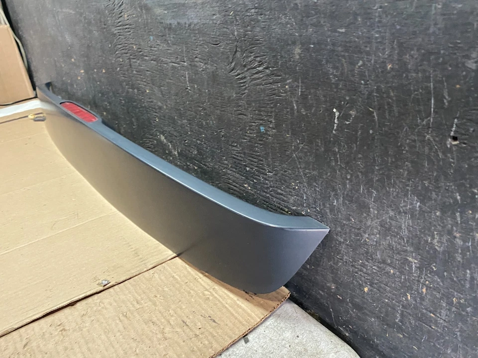 Dodge Magnum 2005 a 2008 alerón trasero superior con luz de freno Q3461 DG Foto 2 de 4