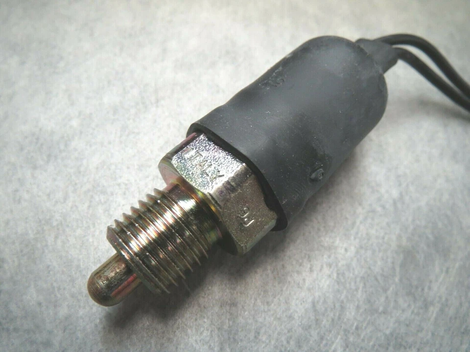 Interruptor de luz de respaldo para Nissan Sentra 1984-1992 - Hecho en Italia - ¡Envío rápido! Foto 2 de 4