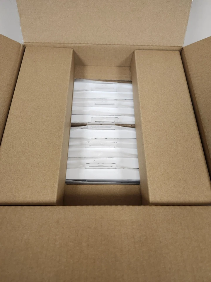 Apple iPad Pro (3rd Gen) 12.9-inch Smart Folio Case White - Bulk Box of 5 Cases - Image 3 of 4