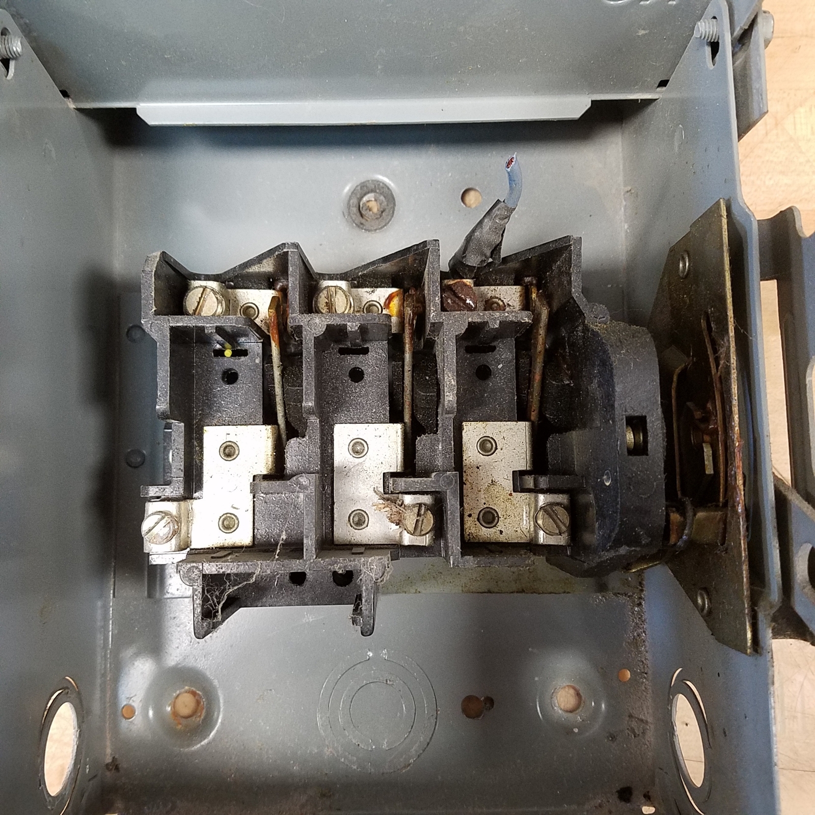 Square D DU321RB Safety Switch Series E1, 30 Amps, 240 VAC, Type 3R