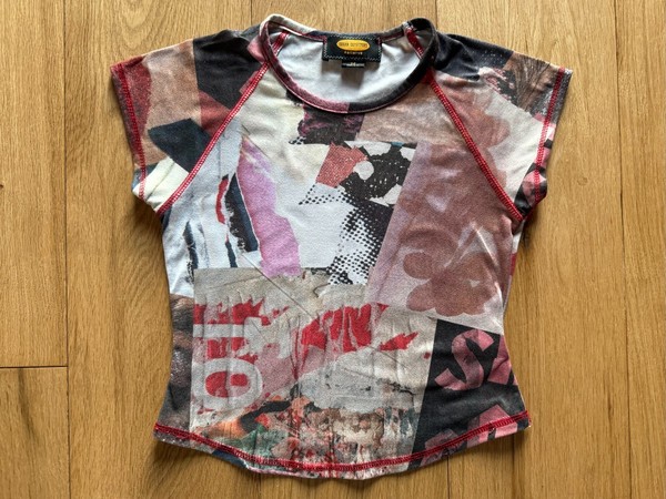 Süßes kleines grafisches Top, Urban Outfitters, S