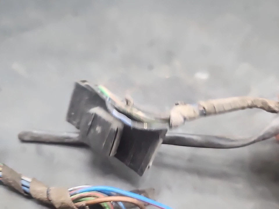 BMW 325 E30 1984-1987 LUZ DE FRENO ARNÉS ENCHUFE CONECTORES MODELO TEMPRANO T7-294 Foto 4 de 4