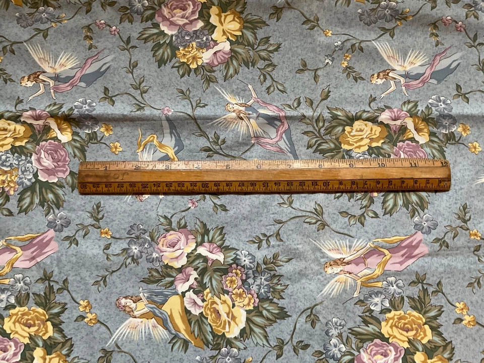 Tela de edredón fuera de stock rosa y hadas Hubble sobre lavanda 1 yarda Foto 4 de 4