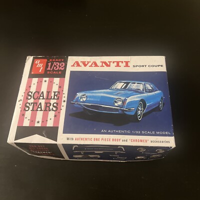 AMT 1963 Studebaker Avanti Sport Coupe 1:32 Scale Model Kit
