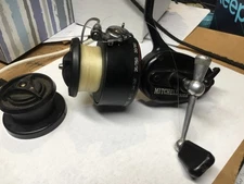 Mitchell 300A with extra spool No scrarches VG condition 2-3 nicks