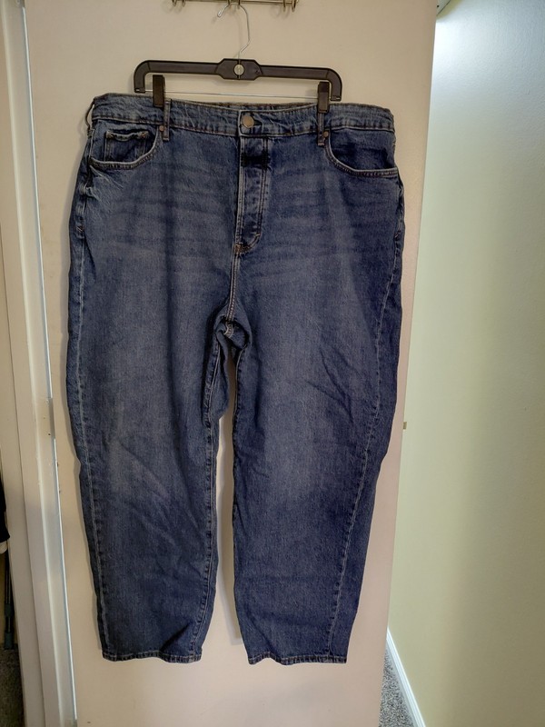 WOMEN'S ANA HIGHEST RISE DAD JEANS W/BUTTON FLY.  MED. BLUE. SIZE: 22W
