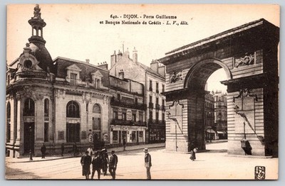 Vintage Dijon Porte Guillaume & Banque Nationale de Crédit Postcard A363
