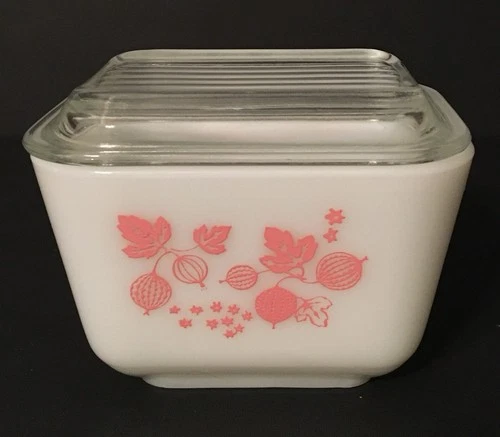 Vintage Pyrex Pink Gooseberry Refrigerator Dish w/Lid 1 1/2 Cup 501   NICE !