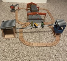 PERCY AT THE DIESELWORKS  ! THOMAS FRIENDS TRAIN WOODEN RAILWAY SET ! *Read*