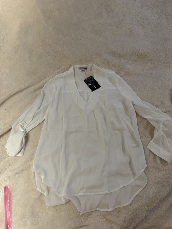 Fashion Nova Women’s White Solid V-Neck Long Sleeve Pullover Blouse M Regular