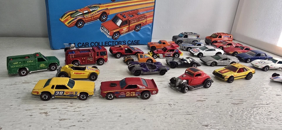 Vtg Hot Wheels ● + (24) Cars ● + 1975 Collector's Carry Case 8227 ● Redline Era  - Image 4 of 4