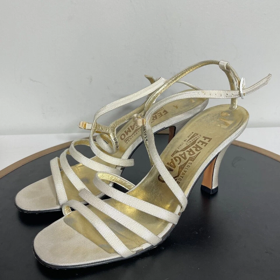 Sandalias Salvatore Ferragamo con tiras para mujer 7,5 dorado moño acento tacón alto Italia Foto 3 de 4