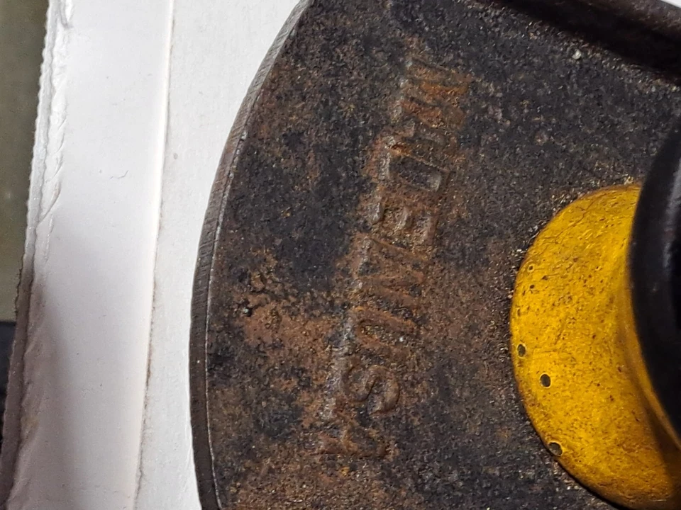 MANGO DE MADERA VINTAGE DESAFIANCE PLANO AMARILLO Y NEGRO 13,5" EE. UU. FONDO LISO Foto 3 de 4