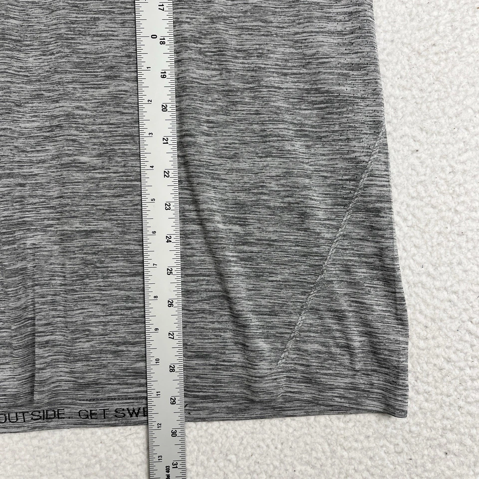 Camiseta Lululemon Masculina Manga Curta Couro Cinza Ventilação Metal Grande - Imagem 4 de 4