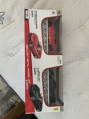 Maisto Assembly Line 1:24 Ferrari LaFerrari/Aperta Diecast Model Kit 2 Pack