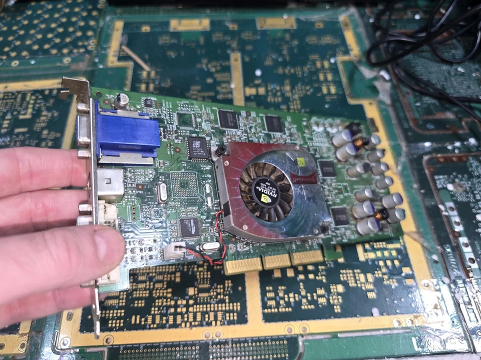 Nvidia DEFECTIVE DONOR GeForce 4 4600 128mb Agp Graphics P83 V8460 Ultra-PARTS - Image 4 of 4