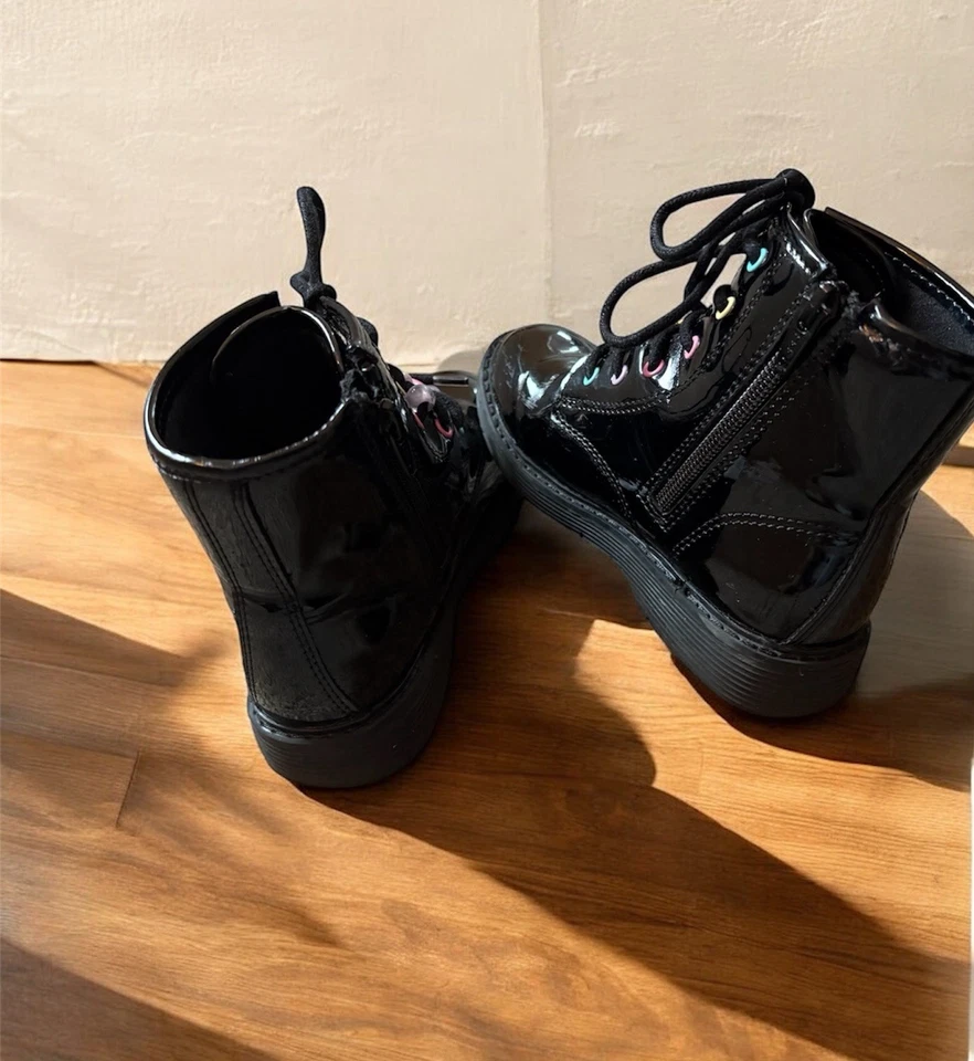 The Children’s Place | Botas de combate negras con cuentas | Talla 13 #blackfridaydeals Foto 4 de 4