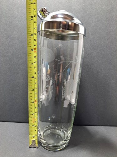 Vintage MCM Cocktail Shaker Etched Leaves and Vines Glass & Chrome 10.5" - Picture 6 of 10