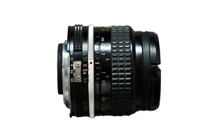 nikon nikkor 28mm wide angle lens