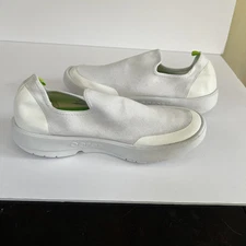 OOFOS Women's OOmg eeZee Low Shoe - Ice- Size  11