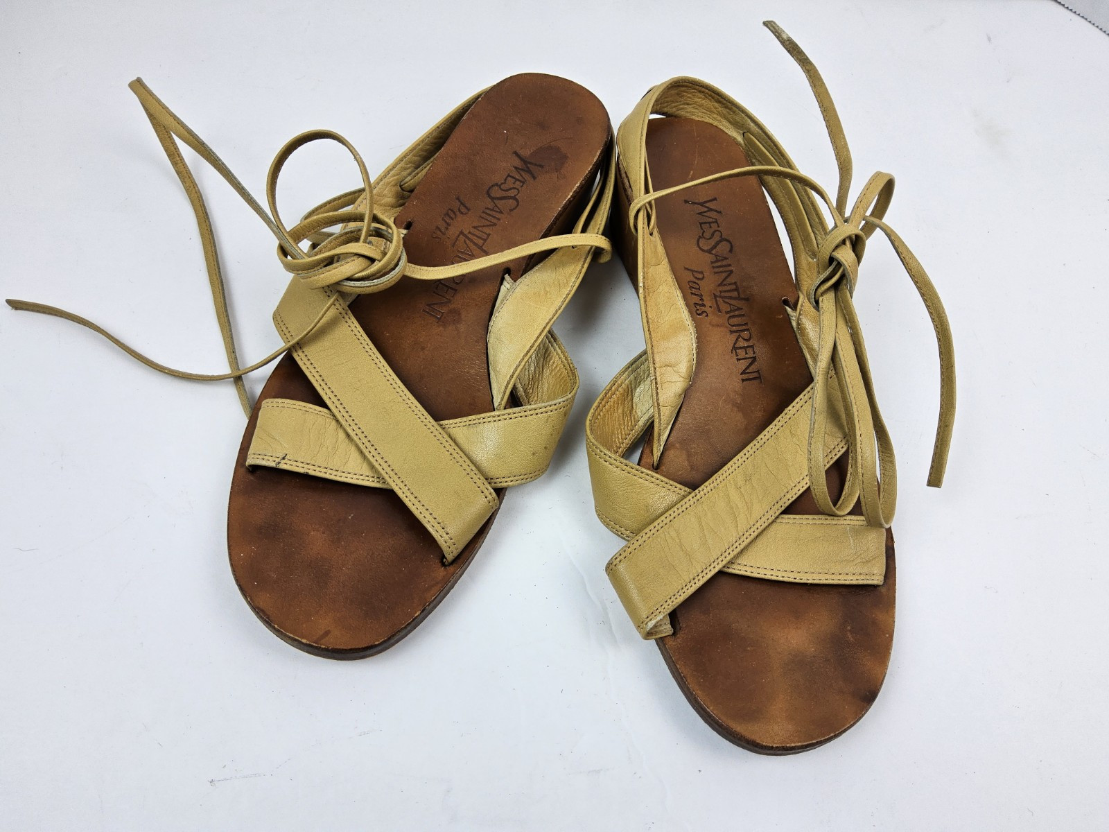 Sandali gladiatore Yves Saint Laurent YSL con cinturino in pelle taglia S