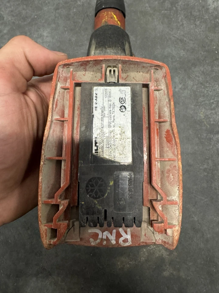 Taladro percutor rotativo Hilti TE 2-A22 inalámbrico 22V SDS (solo herramienta) funcionando Foto 2 de 4