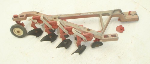 Arado de 4 fondos Ertl International - Imagen 2 de 4