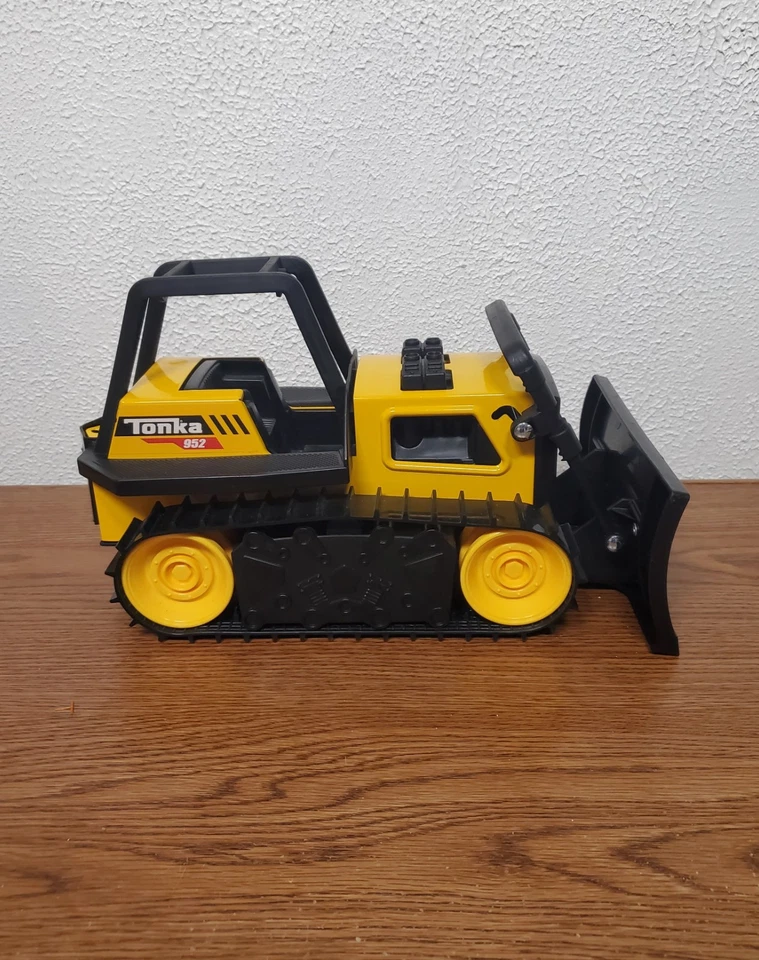 Camiones de juguete Tonka 952 Bulldozer 12" de largo x 7,5" de alto - amarillo y negro - 2020 Foto 3 de 4